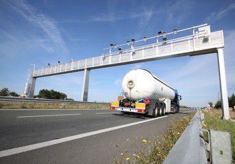 portique ecotaxe, autoroute,taxe,péage