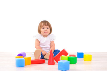 Obraz premium little girl playing with colorful cubes