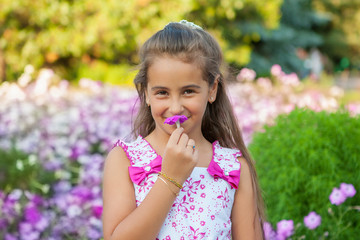 Fototapeta premium Smiling little girl