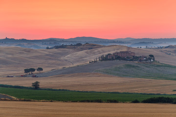 Fototapeta na wymiar Sunrise in Tuscany