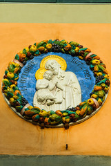 Maiolica santi aureola frutta, forma cirolare