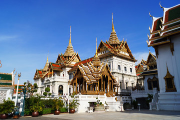 Fototapeta na wymiar Grand palace and Temple of the Emerald Buddha or Wat Phra Kaew