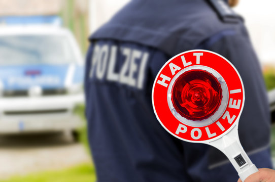 Polizeikelle und Polizist