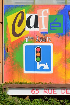 L'art de la rue: graffiti publicitaire.