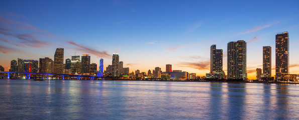Fototapeta na wymiar Panoramic view of Miami at sunset