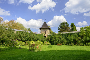 Fototapeta na wymiar Moldovita Monastery - Innenhof des Klosters
