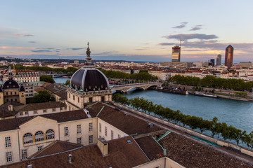 Obraz premium Vue de Lyon du haut de l'Hôtel Dieu