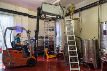 Fototapeta premium travaux en cuverie