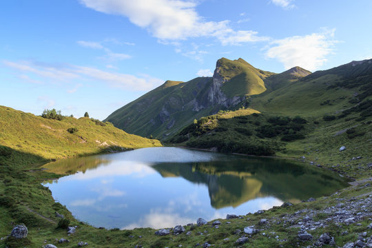 Schochenspitze mit Spiegelung in See