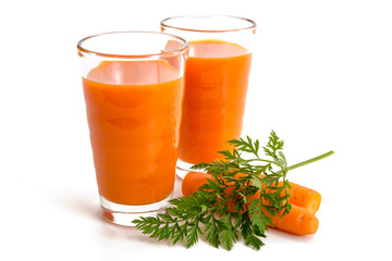 Zwei Gläser Karottensaft
