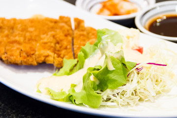 Fritter pork with salad vegetables