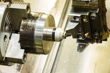 operator setup zero of cutting tool before cnc lathe