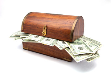 baúl con billetes