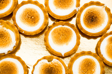 lemon tarts with meringue