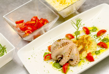 ocotpus with mashed potatoes inside a plate with delicious compo