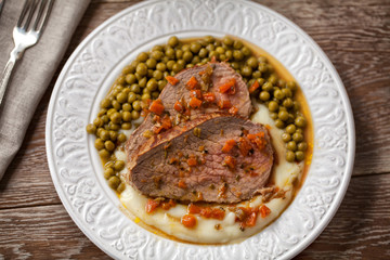 Roast Beef With Mashed Potatoes and Peas