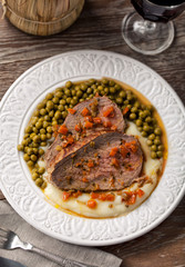 Roast Beef With Mashed Potatoes and Peas
