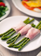 Ham rolls with asparagus