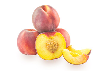 Whole peaches and slices of peaches