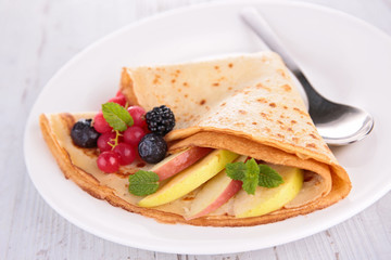 crepe with fruit