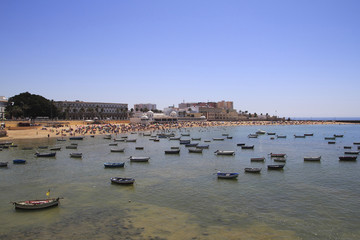 Fototapeta na wymiar Cadiz beach with moored boats, in the south of Spain