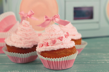 Tasty cup cakes with cream