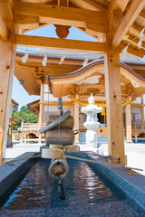 シロヘビ神社 （手水鉢）