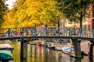 Fototapete Rund Kanal in Amsterdam © sborisov
