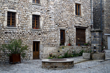 Fototapeta na wymiar Cité médiévale de Desaignes
