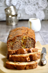 Apple and banana cake with caramel.