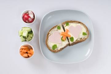 Belegtes Butterbrot mit Gemüse