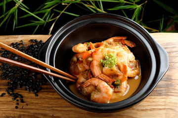 Shrimps in Singapore style spicy sauce