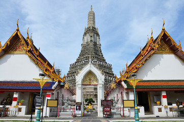 Wat Arun Ratchawararam Ratchawaramahawihan or Wat Arun