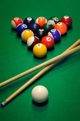 Glossy billiard balls set