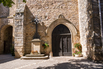 Fototapeta na wymiar Porte d'entrée église