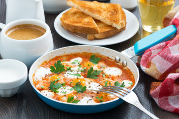 fried quail eggs in tomato sauce