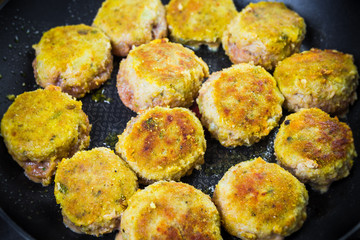 Set chops minced meat during frying