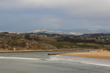 Fototapeta premium Vista de islote y acantilados, Suances. Cantabria
