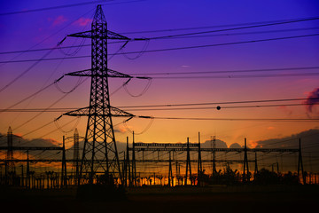 ligne électrique moyenne tension pylone