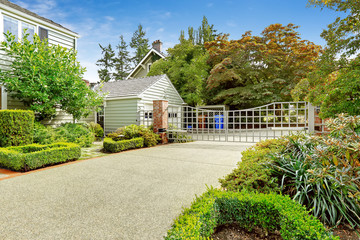 Luxury real estate in Tacoma, WA. House with driveway and large