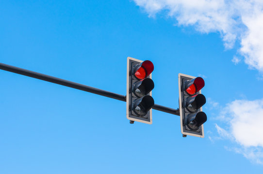 image of traffic light, the red light is lit. symbolic  for hold