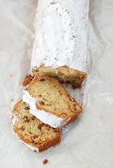 Pound cake with raisins and confectioner's sugar