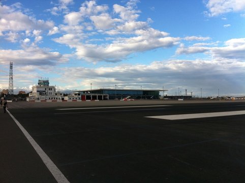 Flughafen von Gibraltar mit Rollfeld