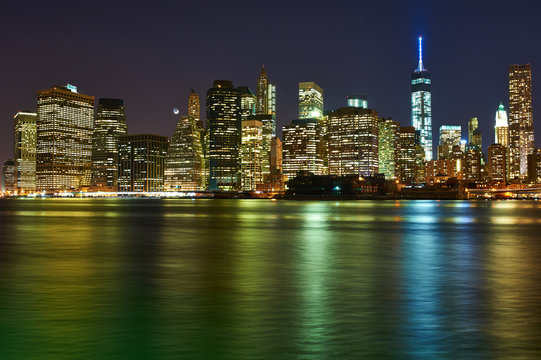 Fototapeta Lower Manhattan skyline view at night from Brooklyn