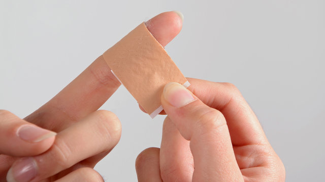 pflaster auf einem finger
