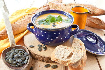 Hausgemachte Kuerbissuppe