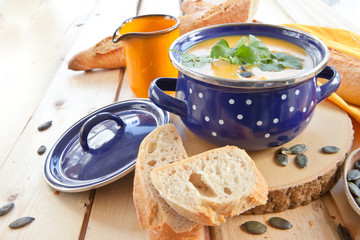 Hausgemachte Kuerbissuppe