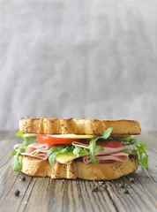 Selbstklebende Fototapeten Gourmet-Sandwich © Pixelbliss