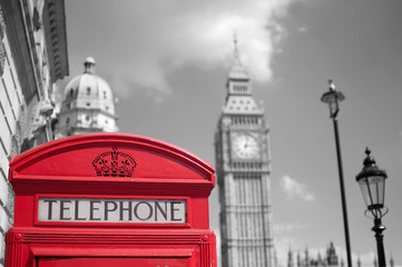 Fototapeta na wymiar London red telephone box