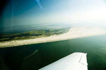Luftbild vom Schleswig-Holsteinischen Wattenmeer bei Amrum